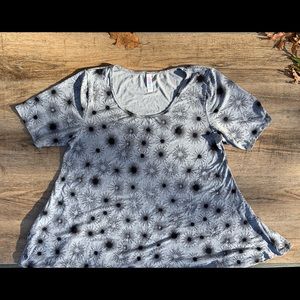 LuLaRoe Large Gray Shirt short sleeved
